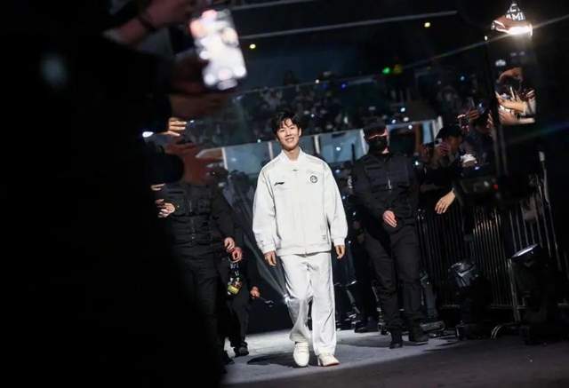 关于KT碾压EG,Doinb极限生还后反打焦点之战小组赛,成为赛场最大亮点的信息 关于KT碾压EG,Doinb极限生还后反打焦点之战小组赛,成为赛场最大亮点的信息