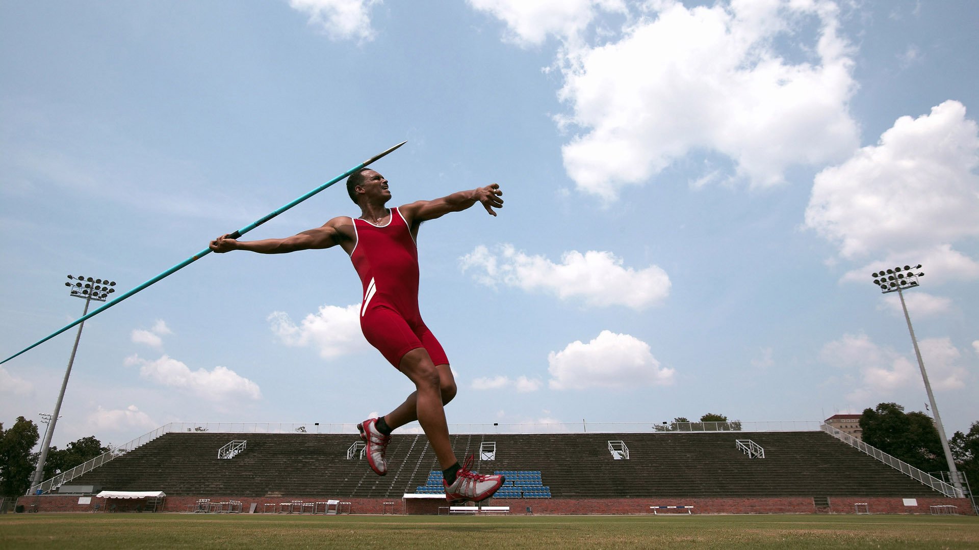 萨内，攻防转换的节拍器—英格兰对阵芬兰的战术棋眼