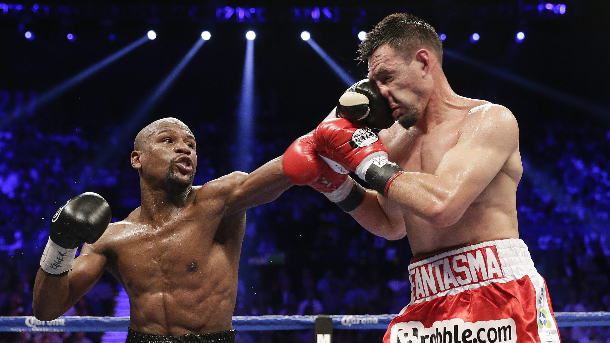 绿茵场与硬木地,当德甲争冠战遇上雄鹿横扫—竞技体育的统治力美学