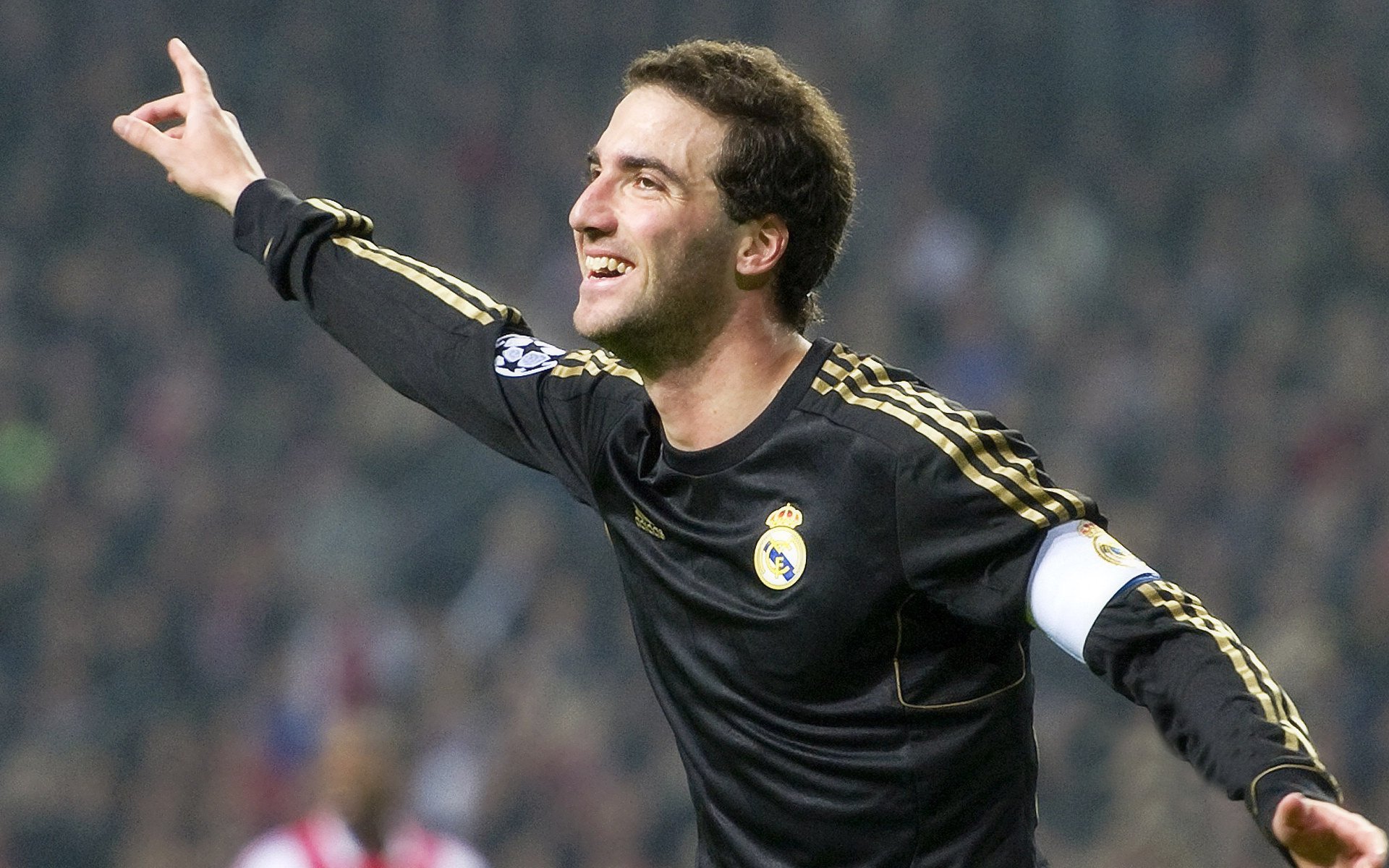 绿茵场与乒乓台的双重奏，法国队碾压波兰，梁靖崑统治全场